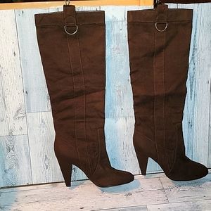 Knee high boot NWOT